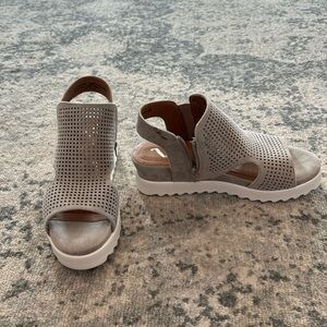 Very G Women’s Sandals